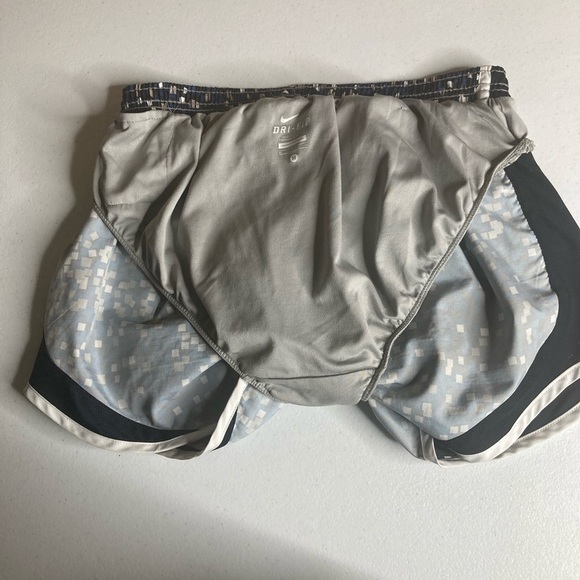 Nike Dri Fit With Built In Briefs Sz Med - Picture 7 of 9